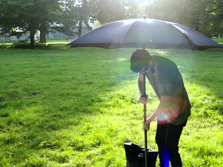 Screenshot aus dem Video "Sie haben Fragen – Wir haben Antworten: Wie gut schützt mich mein Sonnenschirm?"