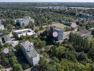 Blick aus der Luft auf das Gelände des BfS in Berlin-Karlshorst mit verschiedenen Gebäuden (Bild anzeigen)